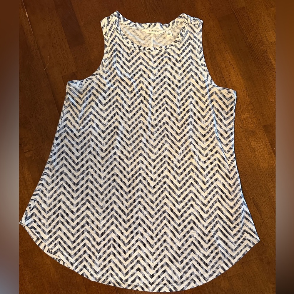 Athleta Chevron Patterned breezy Sleeveless Top